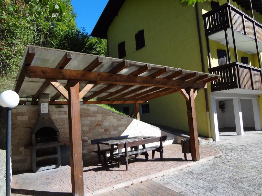 Residence Ai Tovi Bezzecca Exterior foto